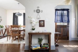 Interior - Hiking Near Ruffner Mountains! East Lake Stunner (Birmingham)