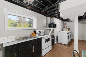 Fridge, microwave, oven, stovetop - Near Hospital & Dining- Beds on Broadmoor - Unit B (Birmingham)