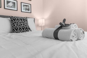 3 camere, una scrivania, ferro/asse da stiro, culla da viaggio