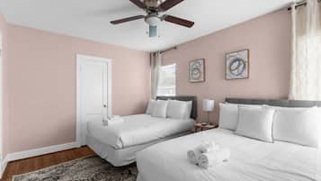 3 bedrooms, desk, iron/ironing board, travel crib