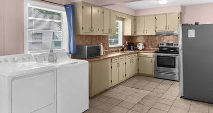 10 Mins to Legion Field Stadium- Blushing Bungalow