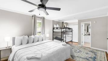 2 soverom, strykejern/-brett, reiseseng for barn og wi-fi (inkludert)