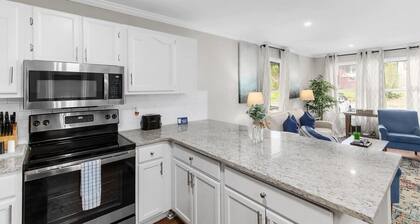 Mins to Uptown, Downtown, Airport, and Dining!