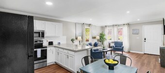 Mins to Uptown, Downtown, Airport, and Dining!