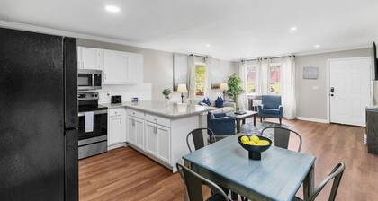 Mins to Uptown, Downtown, Airport, and Dining!