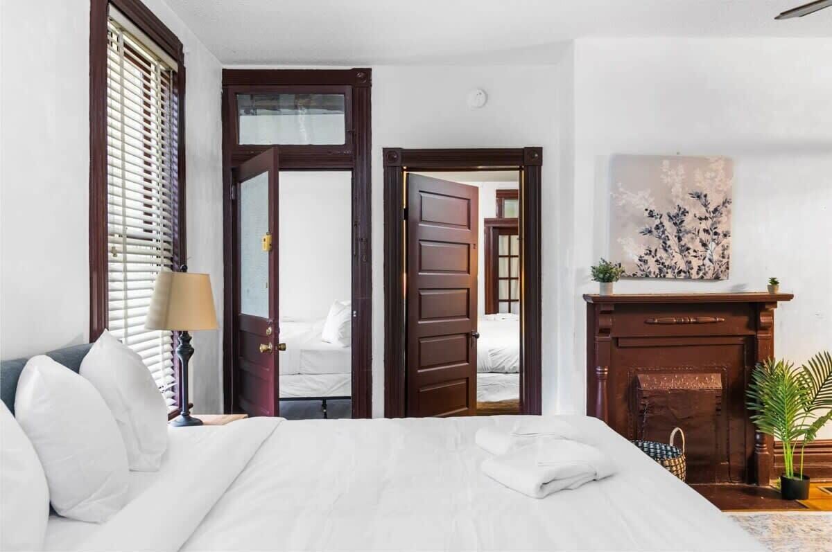 4 bedrooms, iron/ironing board, travel crib, free WiFi