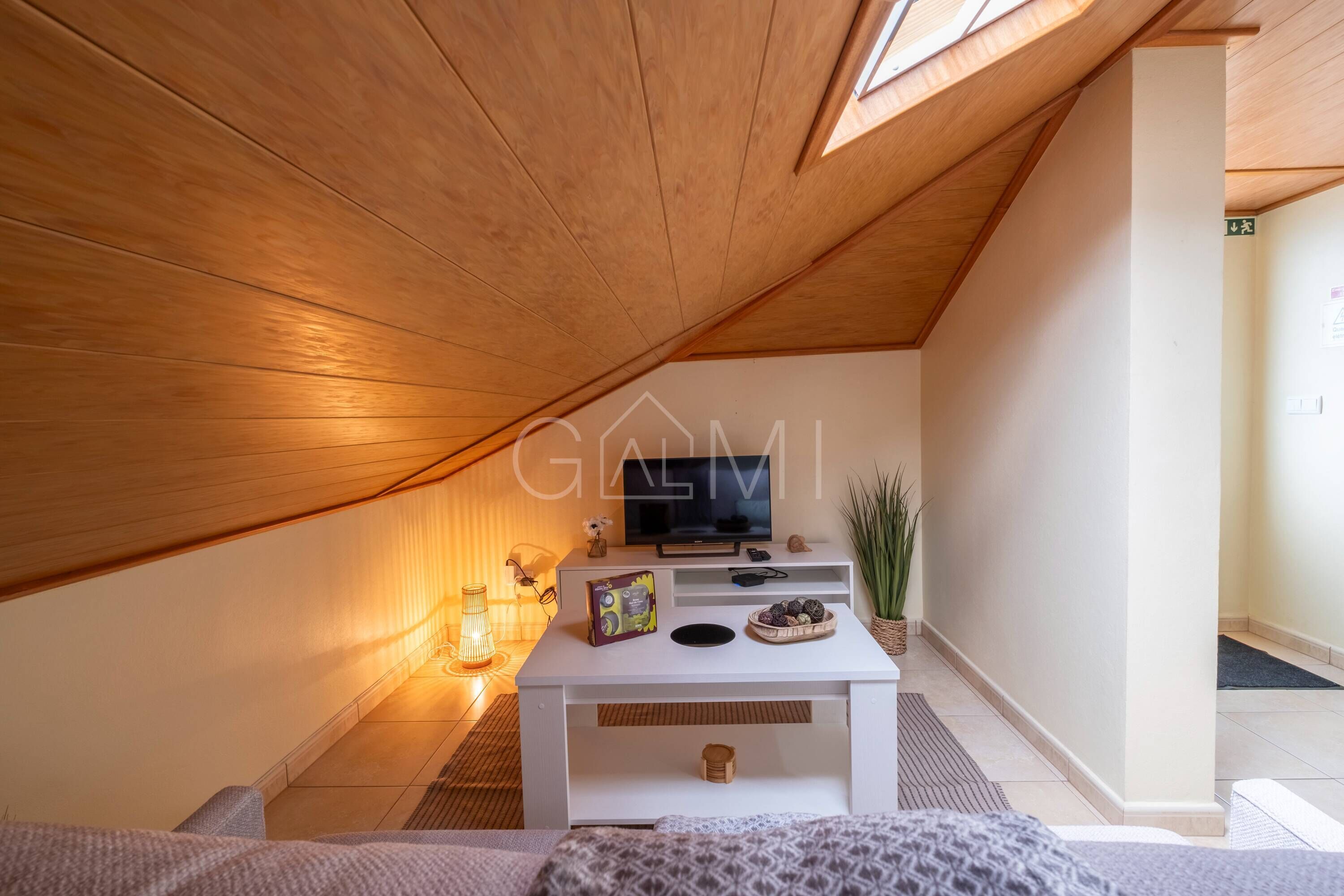 1 多间卧室、熨斗/熨衣板、上网接入、床单