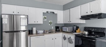 5 Mins from Uptown & Near Airport- Norwood Nest