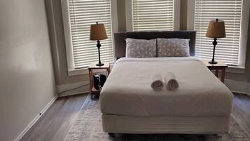 4 habitaciones, tabla de planchar con plancha y cuna de viaje