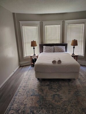 4 عدّة غرف نوم ومكواة/لوح كي وسرير سفر وواي فاي مجانًا