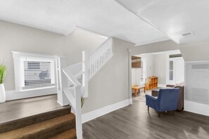 Interior - 10 Mins to Legion Field- Ensley Highlands Hideaway (Birmingham)