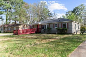 Exterior - Mins to Hospital, Airport, & Dining- Rooms on Rose (Birmingham)