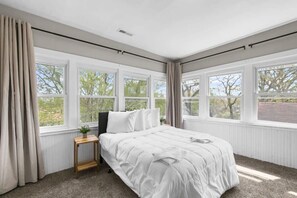 5 soverom, strykejern/-brett, reiseseng for barn og wi-fi (inkludert)