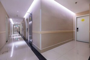 Interior - 100 Inn (Shanghai Hongqiao Airport National Exhibition and Convention Center) (Shanghai)