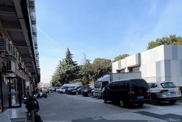 الإطلالة من المنشأة