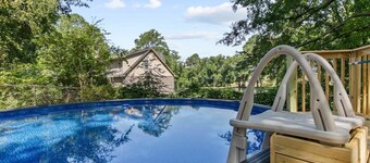 Mins to Airport-Pool- Lake View-Newly Renovated!