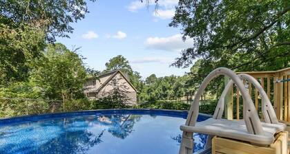 Mins to Airport-Pool- Lake View-Newly Renovated!