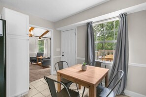 Dining - Pool & Two Kitchens! Family Friendly in Forestdale (Birmingham)