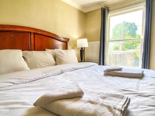 4 chambres, fer et planche à repasser, lit parapluie, Wi-Fi gratuit