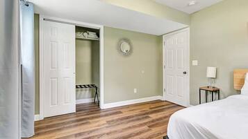 3 bedrooms, iron/ironing board, travel crib, free WiFi