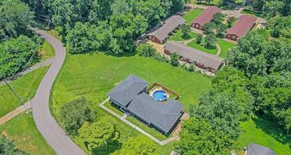 Mins to Mins to Downtown & Arsenal-Pool- Huntsville Oasis