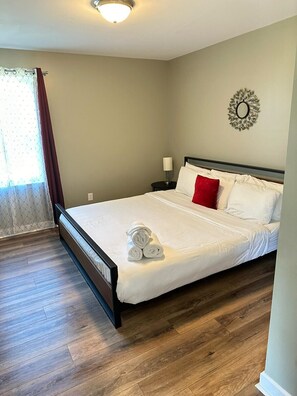 3 bedrooms, iron/ironing board, travel crib, free WiFi