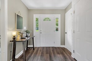 Interior - 2 Units - Near Dwtn & Arsenal - American Oasis (Huntsville)