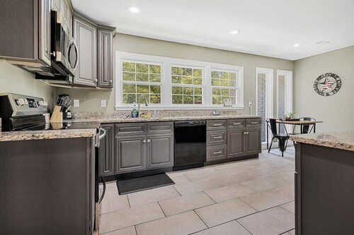 2 Units - Near Dwtn & Arsenal - American Oasis