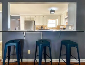 Interior - Minutes from Downtown & Arsenal! Cardinal Aerie (Madison)