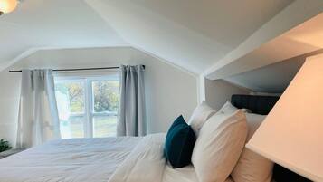 2 quartos, ferros/tábuas de passar roupa, berço de viagem