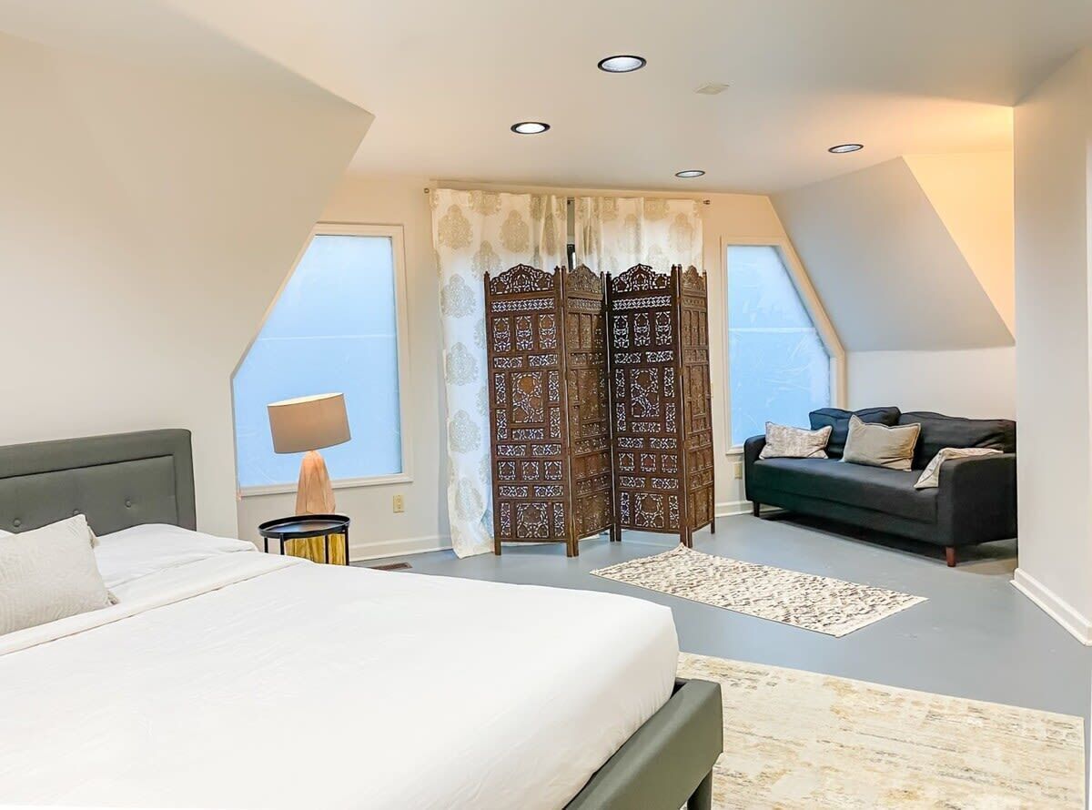 3 bedrooms, iron/ironing board, travel crib, free WiFi