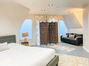 3 bedrooms, iron/ironing board, travel crib, free WiFi