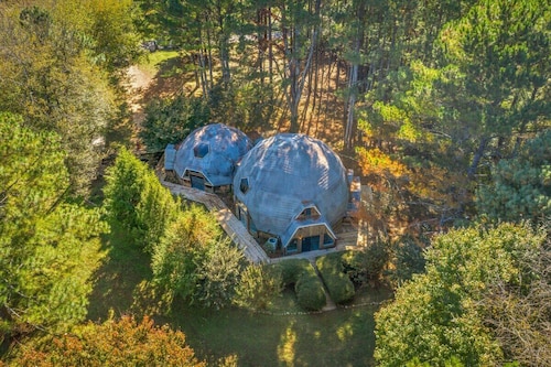 Eccentric Geodesic Dome-Home Near Downtown Hville