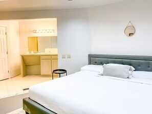 3 bedrooms, iron/ironing board, travel cot, free WiFi