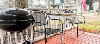 Charming Bungalow Northeast Nook