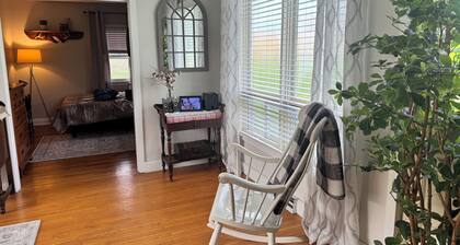 Charming Country Getaway – Nestled and Cozy Retreat with Outdoor Fun!