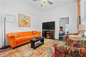 Smart TV - The Tangerine - Walk to Restaurants, Shops, Bars! (Hot Springs)