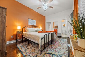 1 bedroom, iron/ironing board, free WiFi, bed sheets - The Tangerine - Walk to Restaurants, Shops, Bars! (Hot Springs)
