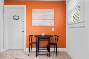 Dining - The Tangerine - Walk to Restaurants, Shops, Bars! (Hot Springs)
