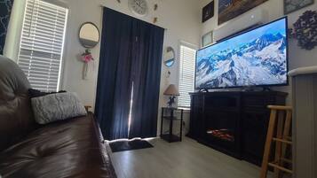 Smart TV y chimenea