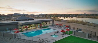 River Tiny Home~Private Beach Pool/Spa/Gym watercraft launch, clubhouse. Relax!