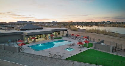 River Tiny Home~Private Beach Pool/Spa/Gym watercraft launch, clubhouse. Relax!
