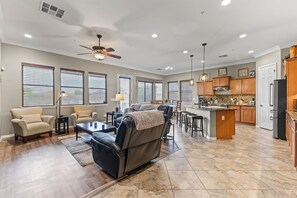 Smart TV, fireplace