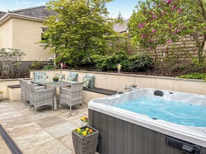 Outdoor dining - 2 bedroom accommodation in Keswick (Keswick)