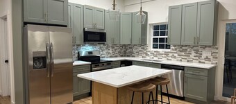 BRAND NEW 3 Bedroom Modern Barndominium at Lake Cumberland .5 mi to boat launch!