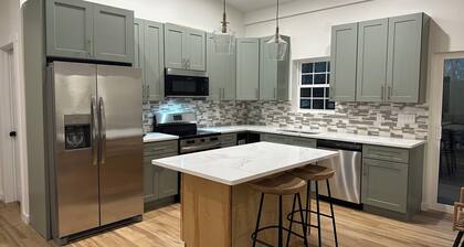 BRAND NEW 3 Bedroom Modern Barndominium at Lake Cumberland .5 mi to boat launch!