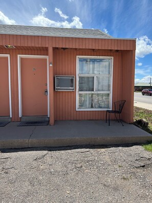 Exterior - Remodeled two queen bed unit 11 studio with AC, Heat and fast WiFi in Fillmore (Fillmore)