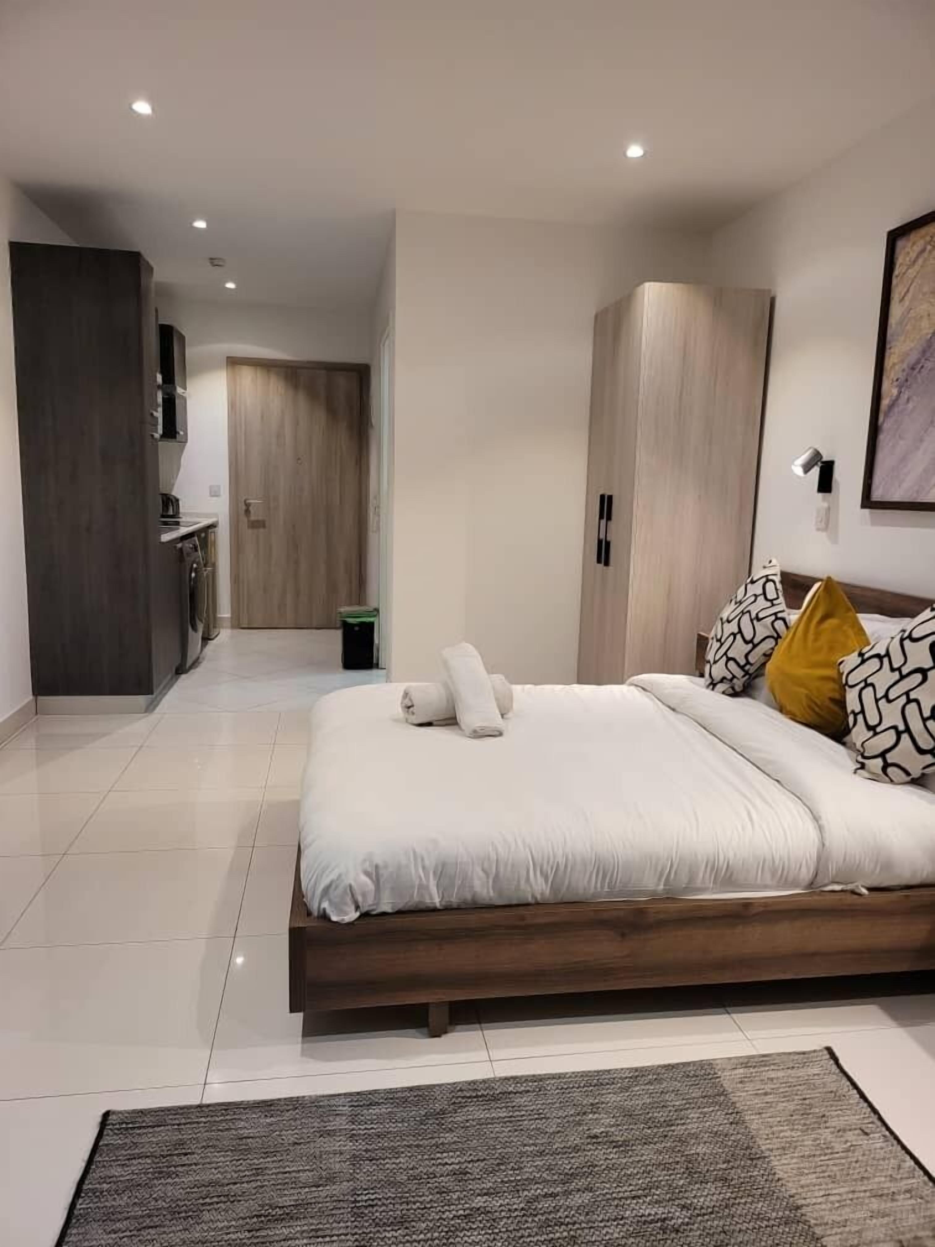 Deluxe Studio, Garden View | Desk, iron/ironing board, free WiFi