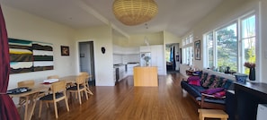 Dining - A large modern home in central Wellington. Harbour and bush views. (Wellington)