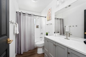 Regadera, amenidades de baño ecológicas, secadora de cabello, bidet 
